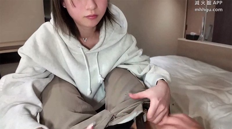 ボーイッシュ*シズクちゃん。HOODIEに埋めれる21歳の生馴れ健康的セクシーボディ！FC2PPV-4339979(v)